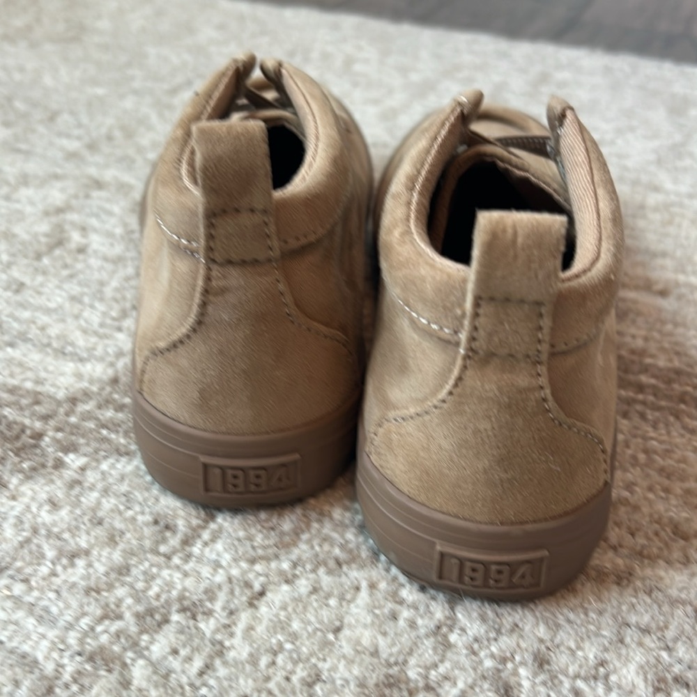 Old Navy Boys casual shoes  size 2 - Picture 2 of 4